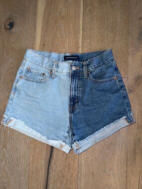 Aeropostale Two Tone Mom Shorts size 2 in great condition